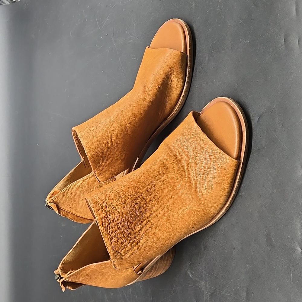 Sofft Leather Shoes Peep Toe Shootie 9.5